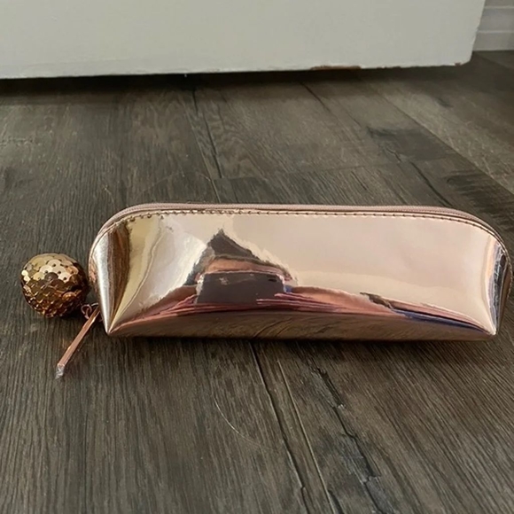 Accessories - cute womens bag for makeup brushes